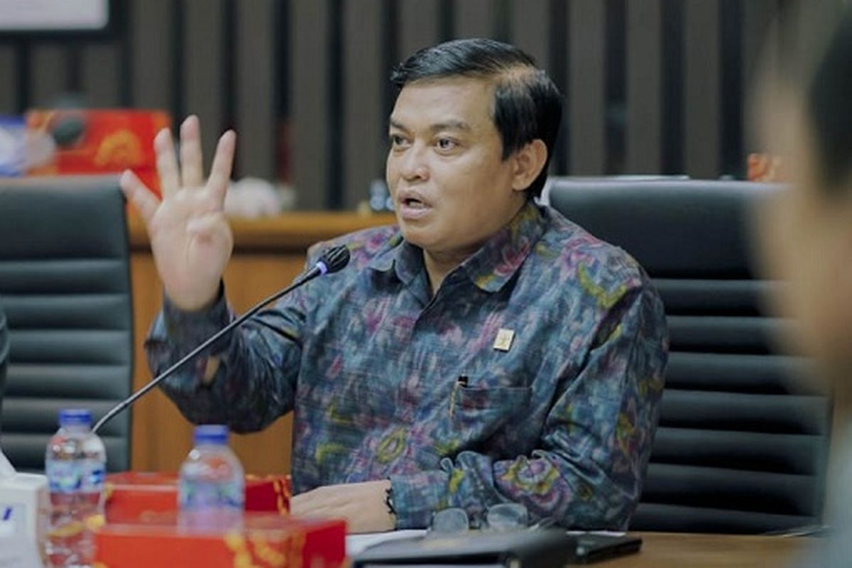 Plt Direktur Jenderal Imigrasi Kemenkumham Widodo Ekatjahjana (kanan) dan Dirut PT SIER, Didik Prasetiyono. Kemenkumham dalam waktu dekat akan menerbitkan Second Home Visa atau visa rumah kedua bagi Warga Negara Asing (WNA).