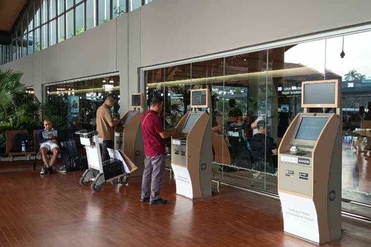 Bosan, Pasrah, tetapi Tetap Menunggu: Perjuangan Penumpang di Bandara Soetta