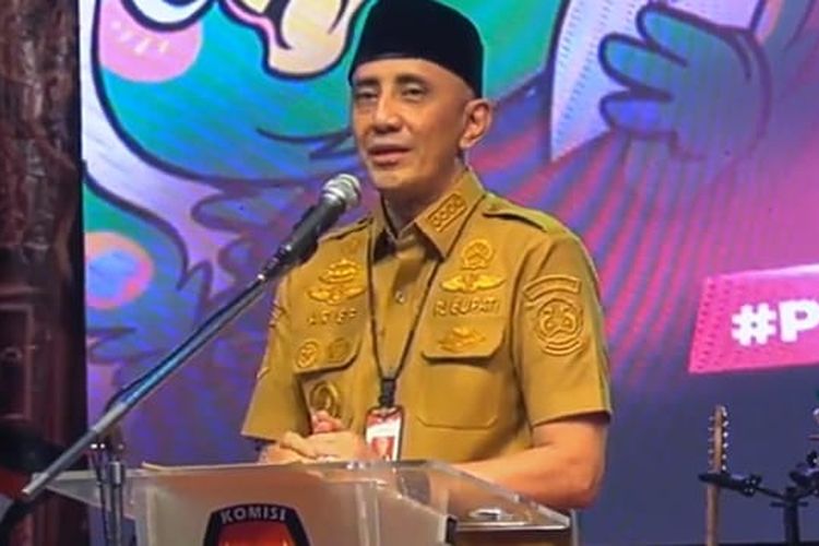 Pj Bupati Bangkalan, Arief M Edie saat menghadiri deklarasi kampanye damai Pilkada Bangkalan di Stadion Gelora Bangkalan, Selasa (25/9/2024) malam