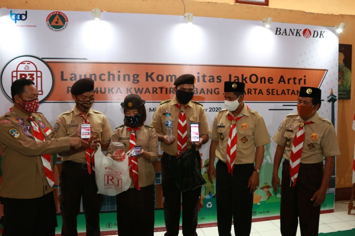 Bank DKI menggandeng Pramuka kwartir Jakarta Selatan, Pemerintah Kota Jakarta Selatan, dan Mountrash Avatar Indonesia meluncurkan komunitas JakOne Artri Pramuka Kwartir Jakarta Selatan. 