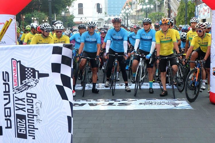 Gubernur Jawa Tengah Ganjar Pranowo kembali memimpin kegiatan pesta bersepeda Samba Tour de Borobudur 2019 pada Sabtu (2/11/2019). 