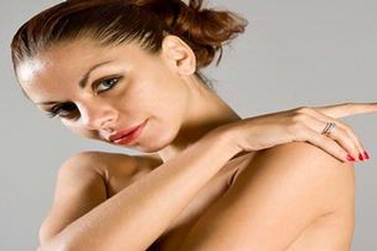 Menambah ukuran payudara bisa dilakukan tanpa bedah plastik.