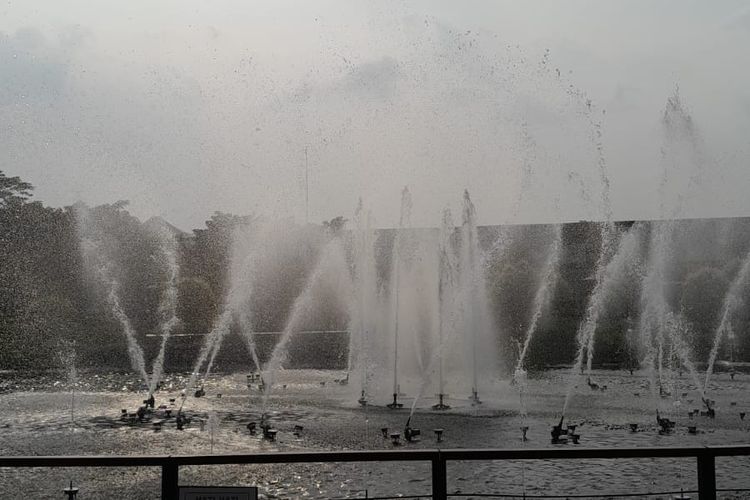 Air Mancur Menari di Kiara Artha Park
