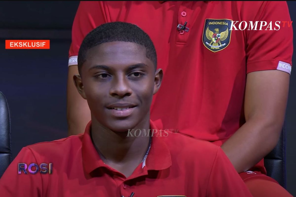 Penyerang timnas U20 Indonesia, Hugo Samir, saat menjalani wawancara di program ROSI yang tayang eksklusif di Kompas TV pada Kamis (30/3/2023) malam WIB. Terkini, Hugo Samir mesti menerima tindakan rasis setelah menerima kartu merah dalam laga timnas U24 Indonesia vs Uzbekistan di Asian Games 2022.