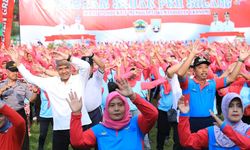 Bingkisan dari Ganjar Pranowo untuk Mereka yang Lulus Program PKH...