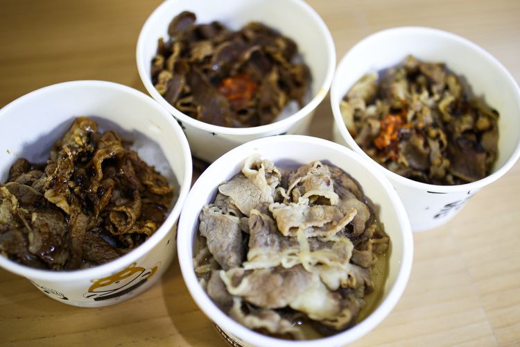 Beef bowl dari San Gyu dengan empat varian rasa berbeda, Original Gyudon, Sambal Teriyaki Gyudon, Sambal Aburi Gyudon, dan Blackpepper Gyudon.
