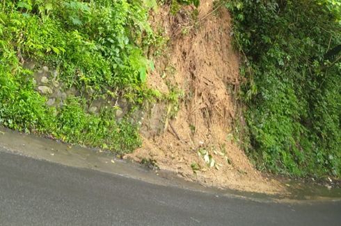 Jalur Gumitir Longsor, Pengendara Diimbau Waspada