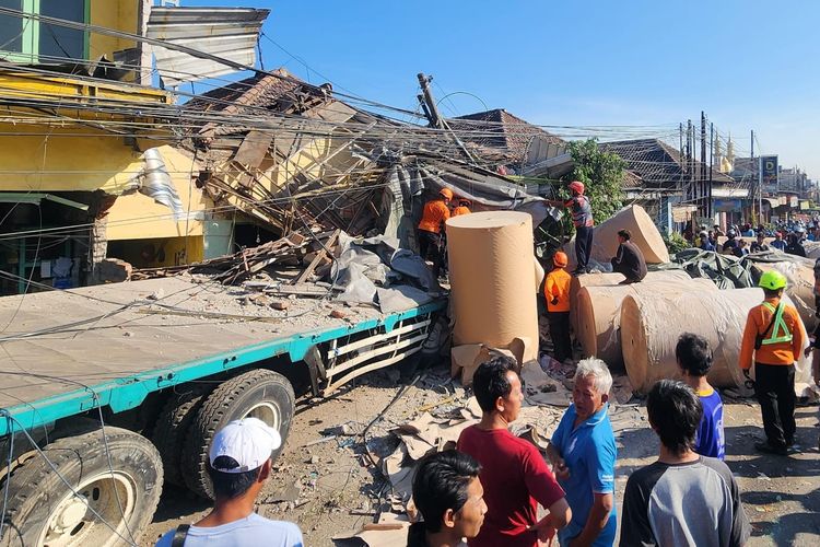 4 Korban Tewas Kecelakaan Beruntun di Pasuruan Teridentifikasi, Berikut Identitasnya