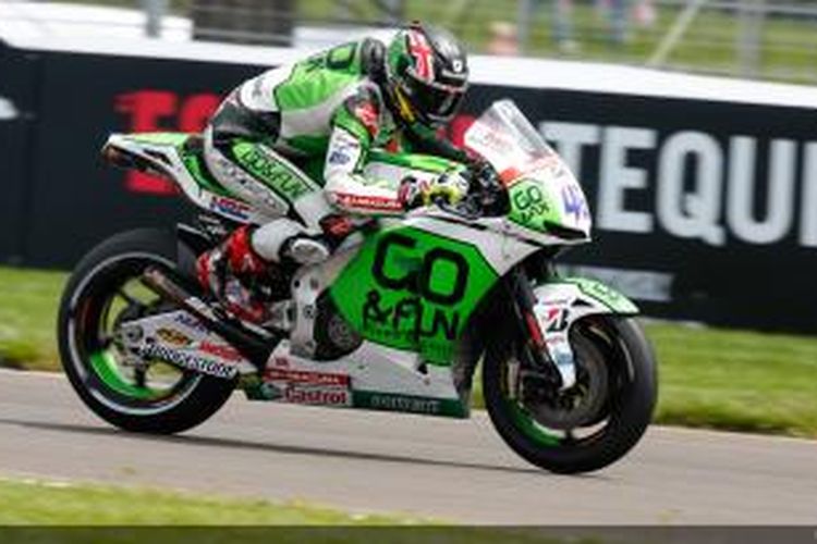 Pebalap Honda Gresini asal Inggris, Scott Redding, memacu motornya di Sirkuit Indianapolis Motor Speedway pada sesi kualifikasi GP Indianapolis, Sabtu (9/8/2014).