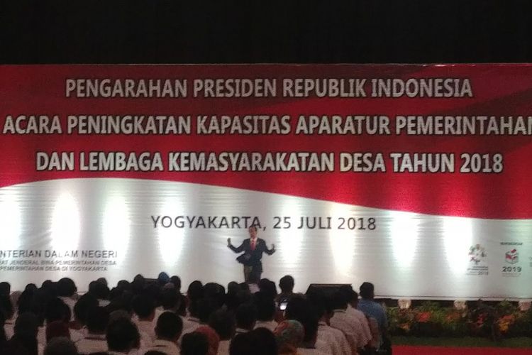 Presiden Jokowi saat membuka acara Peningkatan Kapasitas Aparatur Pemerintahan Desa dan Lembaga Kemasyarakatan Desa Tahun 2018, di Yogyakarta, Rabu (25/7/2018).