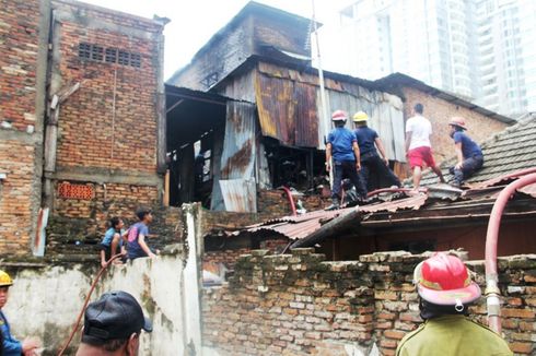 Sembilan Rumah di Kampung Kubur Medan Terbakar