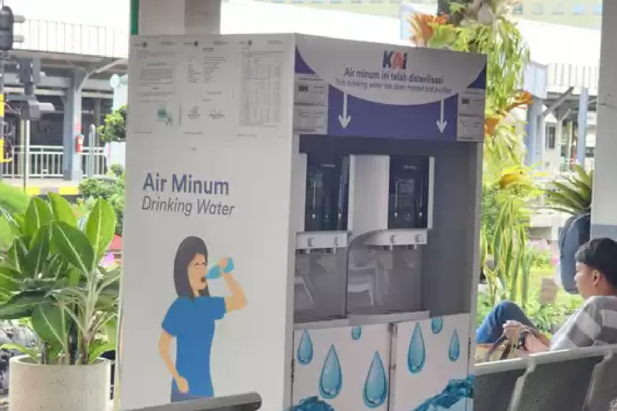 Kurangi Sampah Plastik, KAI Daop 2 Bandung Sediakan Drinking Water Station