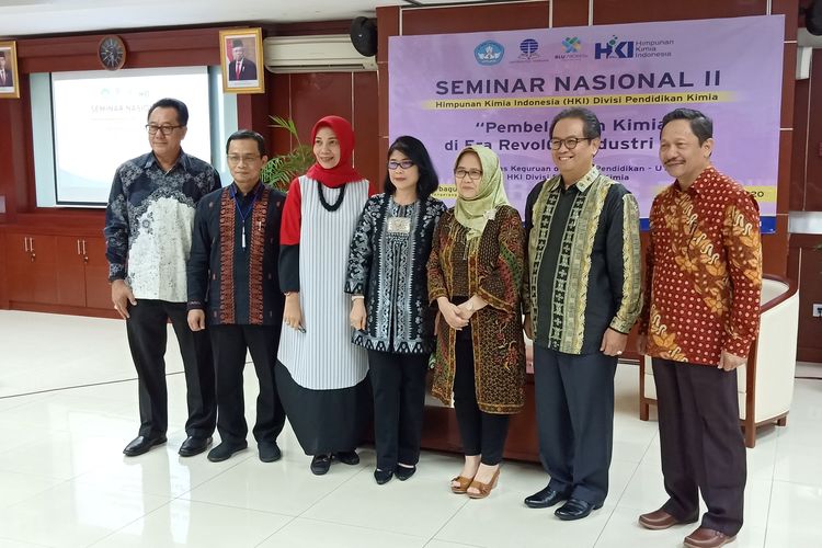 Seminar Nasional Pembelajaran Kimia di Era Revolusi Industri 4.0 diselenggarakan Universitas Terbuka (UT) bersama Himpunan Kimia Indonesia (HKI) Divisi Pendidikan Kimia pada Sabtu (29/2/2020) di Gedung Serbaguna UT, Tangerang Selatan.