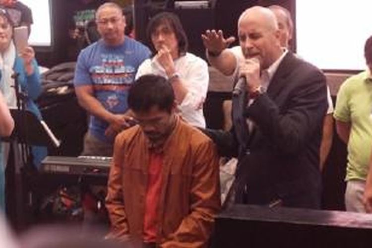 manny Pacquiao dalam acara kebaktian