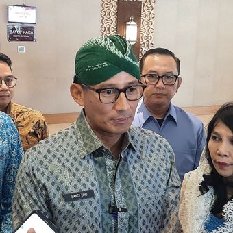 Menteri Pariwisata dan Ekonomi Kreatif Sandiaga Uno saat menemui wartawan usai menghadiri acara di Hotel Alana, Kabupaten Sleman.