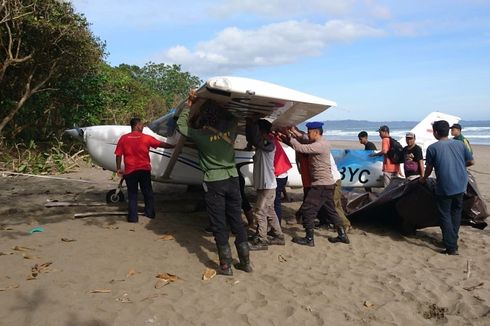 Baru Beberapa Menit Terbang, Pesawat Latih Mendarat Darurat di Pantai Banyuwangi akibat Kendala Teknis