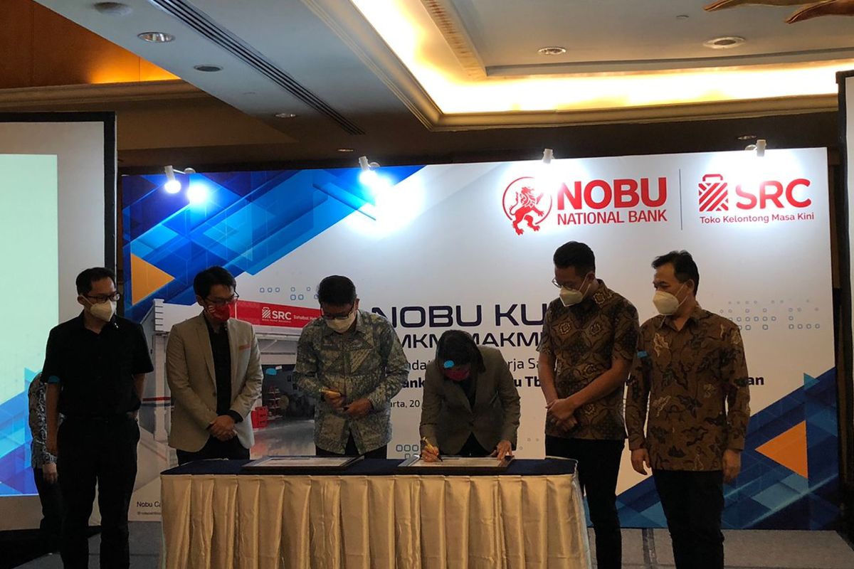 Penandatanganan kerja sama produk perbankan digital Nobu Bank dan SRCIS, Senin (20/6/2022). 