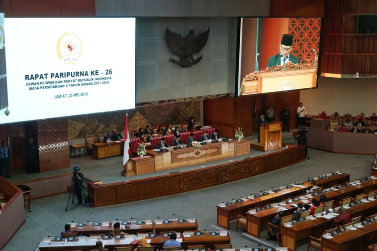 Ketua Pansus RUU Antiterorisme Muhammad Syafii saat Rapat Paripurna ke 26 DPR Masa Sidang V Tahun Sidang 2017-2018 di Kompleks Parlemen, Senayan, Jakarta, Jumat (25/5/2018).