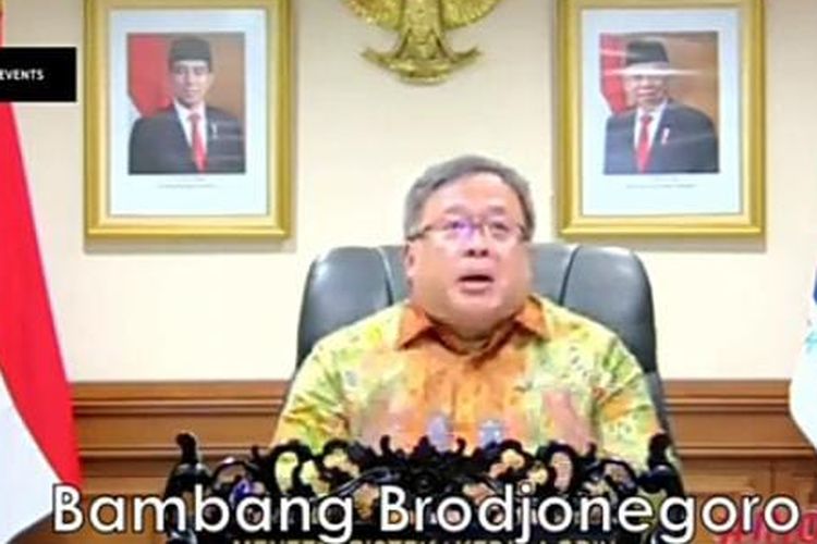 Menteri Riset dan Teknologi Bambang Brodjonegorodalam diskusi webinar With the Economist yang disiarkan secara virtual, Rabu (31/3/2021). (Tangkapan layar) ro