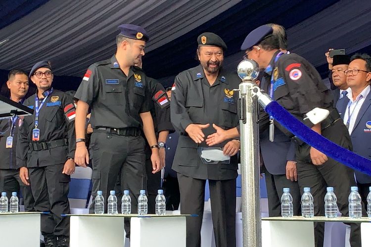 Ketum Partai Nasdem Surya Paloh saat memimpin apel siaga jelang rakernas di area Parkir Timur Senayan, Jakarta, Rabu (15/6/2022). 