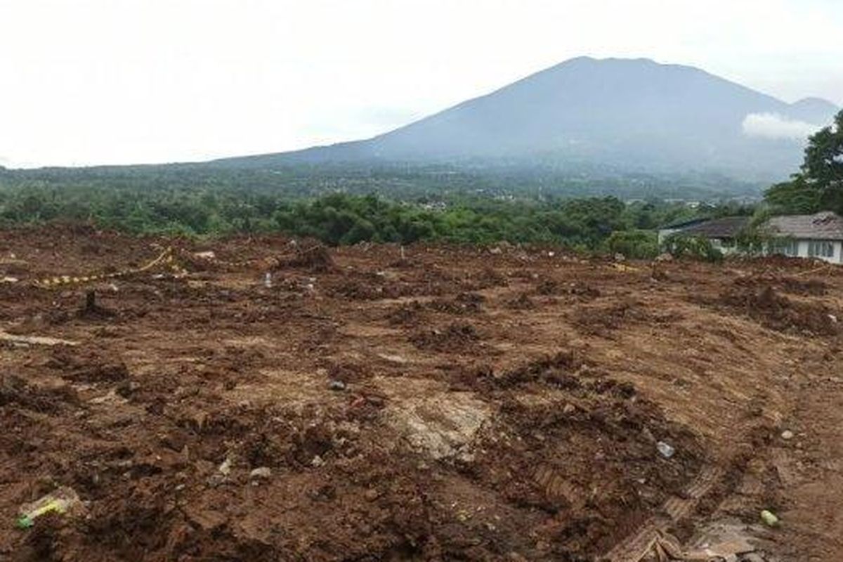 Jejak area di depan Warung Sate Shinta di Jalan Raya Puncak-Cianjur yang turut habis tersapu tanah longsor saat terjadi gempa bumi di wilayah Cianjur, Senin (21/11/2022) lalu. 