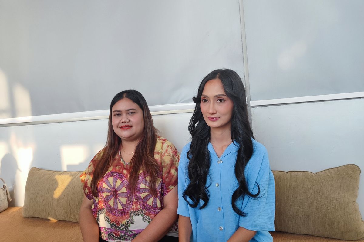 Valen (kiri) dan Nena (kanan) meminta maaf setelah acara pernikahan anjingnya yang mengusung adat Jawa menuai kontroversi.