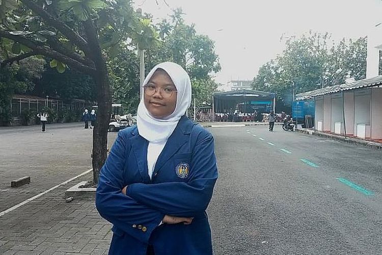 Mahasiswa termuda UNY tahun 2025/2026, Fairuz Khalishah yang mulai kuliah di usia 16 tahun.
