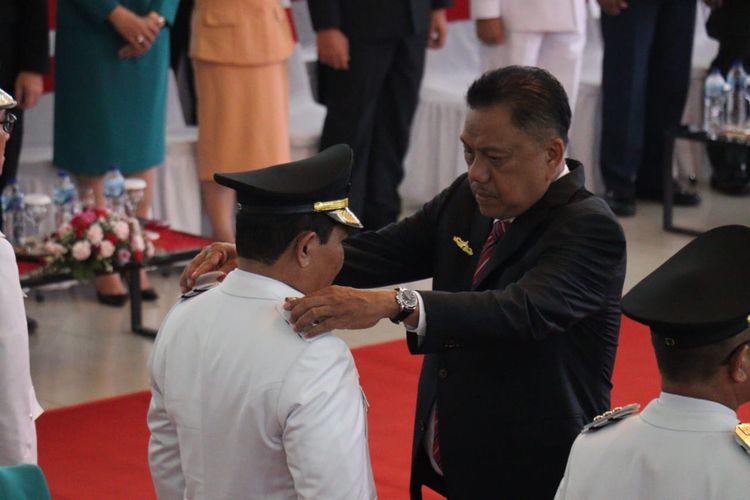 Gubernur Sulawesi Utara (Sulut) Olly Dondokambey melantik 5 Pj Bupati dan Wali Kota di Aula Mapalus, Senin (25/9/2023).