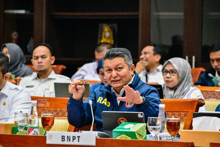 Kepala Badan Nasional Penanggulangan Terorisme (BNPT) Komisaris Jenderal (Komjen) Polisi (Pol) Rycko Amelza Dahniel dalam Rapat Kerja Komisi III Dewan Perwakilan Rakyat (DPR) Republik Indonesia (RI) dengan BNPT di Gedung DPR RI Jakarta, Selasa (20/8/2024). (DOK. Humas BNPT)