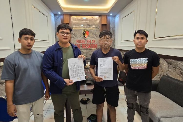 Aksi pencurian handphone di kamar kos-kosan di Kelurahaan Mimbaan, Kecamatan Panji, Kabupaten Situbondo, Provinsi Jawa Timur sempat viral terekam CCTV dan sekarang pelaku dilepas kembali.