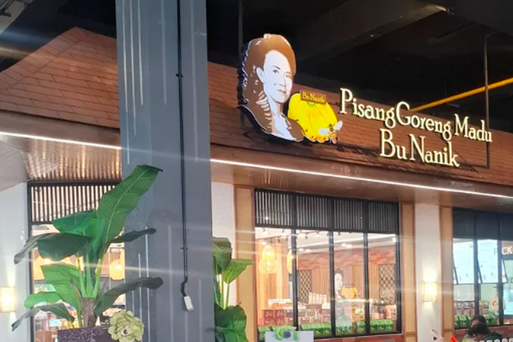 Lokasi salah satu cabang Pisang Goreng Madu Bu Nanik yang terletak di JTOWN Jatinegara, Jakarta Timur