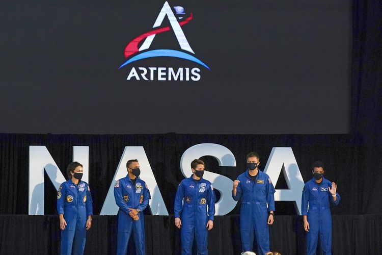 NASA siapkan 18 astronot untuk program pendaratan di Bulan bernama program Artemis.