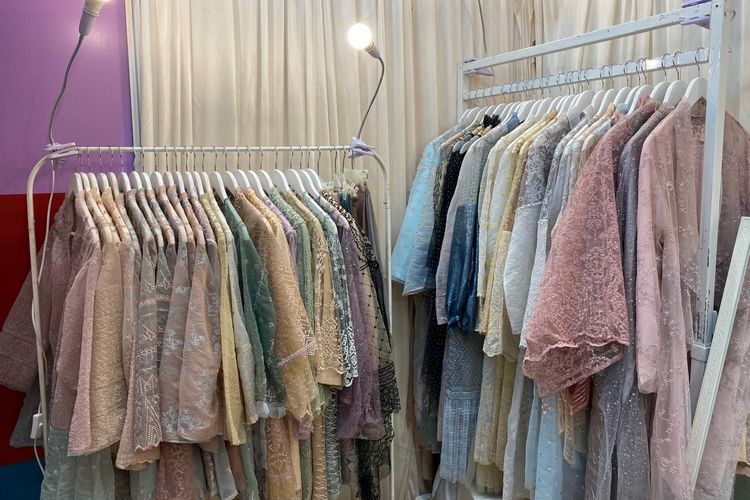 Produk Amiefa di Indonesia Fashion Week 2024, JCC Senayan, Jakarta Pusat, Rabu (27/03/2024).