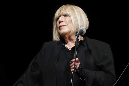 Positif Corona, Penyanyi Inggris Marianne Faithfull Dirawat di RS