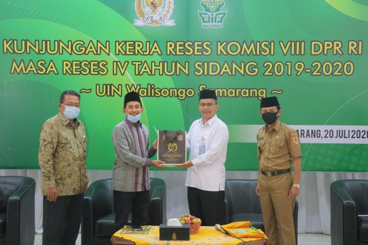 Universitas Islam Negeri (UIN) Walisongo Semarang diharapkan dapat menjadi kampus percontohan bagi pengembangan riset-riset terdepan berbasis keislaman. 