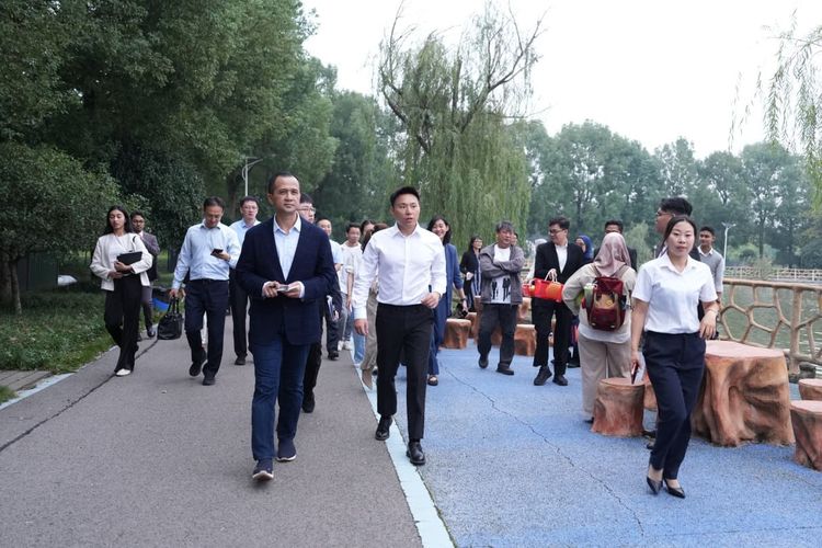 Pikat Anak Muda, Indonesia Bakal Adopsi Resep Desa Tajir China