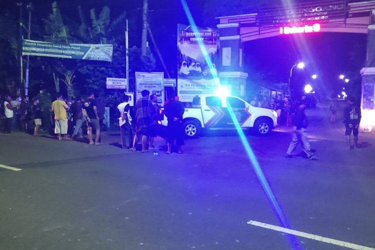 LOKASI KECELAKAAN--Inilah lokasi kecelakaan seorang pemotor Yamaha R15 asal Kabupaten Wonogiri yang tewas setelah sepeda motor sport yang dikemudikan menabrak mobil Mitsubishi L300 di ruas pertigaan di ruas  Jalan Raya Ponorogo - Wonogiri, tepatnya pertigaan Kapuran, Dusun Nglambong, Desa Glinggang, Kecamatan Sampung Kabupaten Ponorogo, Jawa Timur, Rabu (29/6/2022).  .