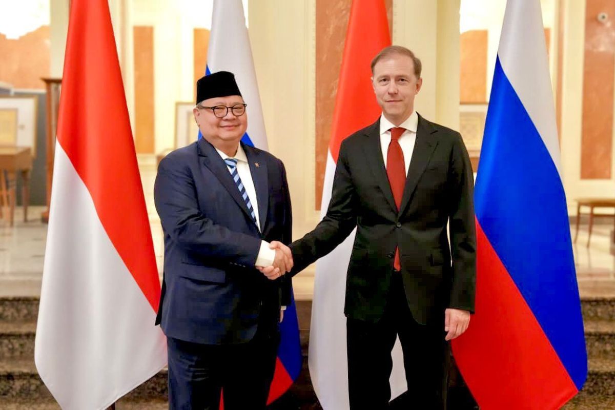  Menteri Koordinator Bidang Perekonomian RI Airlangga Hartarto dan Deputi Pertama Perdana Menteri (First Deputy Prime Minister) Federasi Rusia Denis Manturov dalam Sidang Komisi Bersama (SKB) ke-14 Indonesia-Rusia Bidang Kerja Sama Perdagangan, Ekonomi dan Teknik di Kazan, Federasi Rusia, Selasa (12/5/2026). 
