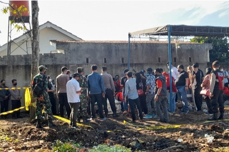 Proses pembongkaran makam Brigadir J untuk melakukan otopsi ulang agar semua kejanggalan dapat terungkap dengan transparan