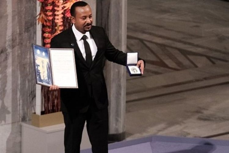 Abiy Ahmed Ali menerima penghargaan Nobel Perdamaian pada 2019 atas perannya mengakhiri pertikaian teritorial antara Ethiopia dengan Eritrea.