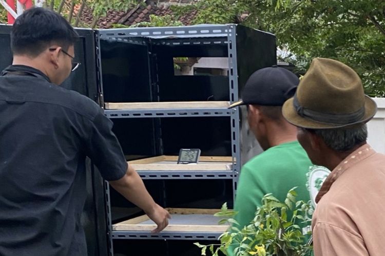 Inovasi alat pengering olahan makanan, rempah hingga dedaunan herbal bertenaga panas matahari buatan Satriyo Restu Adhi, Dosen Fakultas Pertanian Universitas Singaperbangsa Karawang