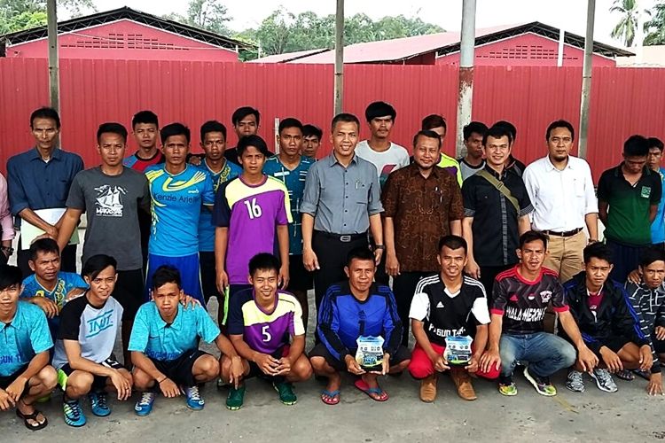 Sebanyak 28 atlet bola voli dari Kabupaten Nunukan yang ditangkap aparat Marine Malaysia karena memasuki Malaysia tanpa kelengkapan dokumen paspor. Keberangkatan mereka ke Malaysia untuk memenuhi undangan pertandingan persahabatan bola voli di Kota Kinabalu, Malaysia.