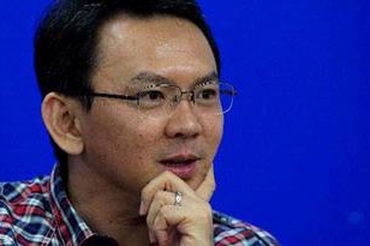 Bakal calon wakil gubernur DKI Jakarta, Basuki Tjahaja Purnama atau yang biasa disapa Ahok ketika berdiskusi dalam kunjungannya ke newsroom Kompas.com di Gedung Kompas Gramedia, Jakarta, Selasa (17/4/2012). Lelaki asal Belitung ini berpasangan dengan bakal calon gubernur Joko Widodo (Jokowi) maju di Pilkada DKI Jakarta.  