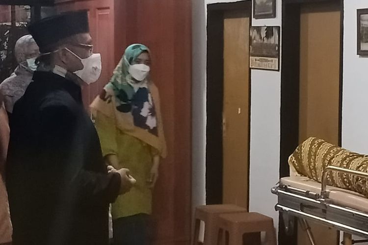 Jenazah mantan Juru Bicara Penanganan Covid-19 Achmad Yurianto disemayamkan di rumah duka yang berada di Jalan Ir Soekarno Nomor 31, Kota Batu, Jawa Timur pada Sabtu (21/5/2022).