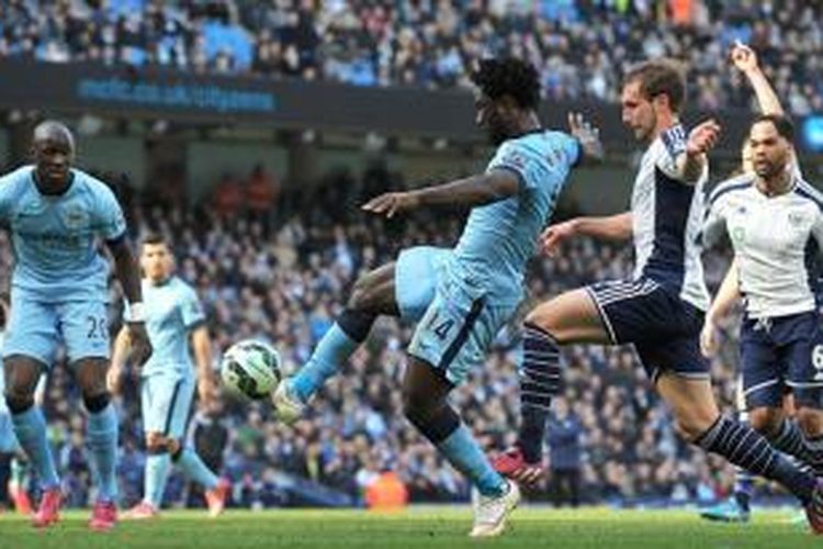 Bomber Manchester  City, Wilfried Bony, mencetak gol saat melawan West Bromwich Albion, pada pertandingan lanjutan Premier League, Sabtu (21/3/2015). 