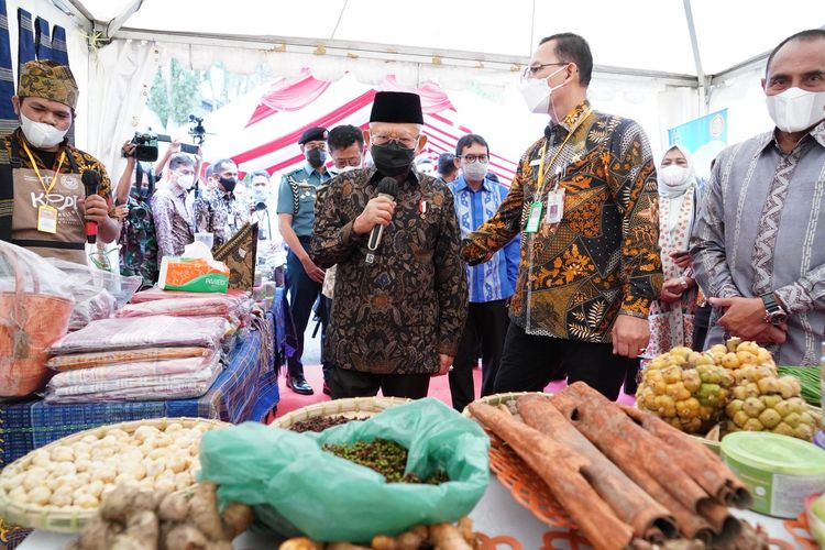 Wakil Presiden Ma'ruf Amin menghadiri acara Indonesian Spices Business Forum and Expo World (ISBFE) 2021 di Parapat, Sumatera Utara, Jumat (10/12/2021)