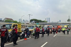 Jalan Gatot Subroto Macet Imbas Demo Buruh di DPR, Pengendara Diimbau Lewat Jalur Alternatif