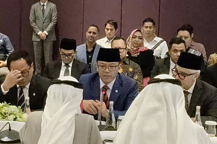 Menteri Luar Negeri Sugiono dalam acara Roundtable Discussion dengan Menteri Energi Persatuan Emirat Arab, Suhail di Hotel Rafless, Jakarta, Kamis (30/1/2025).