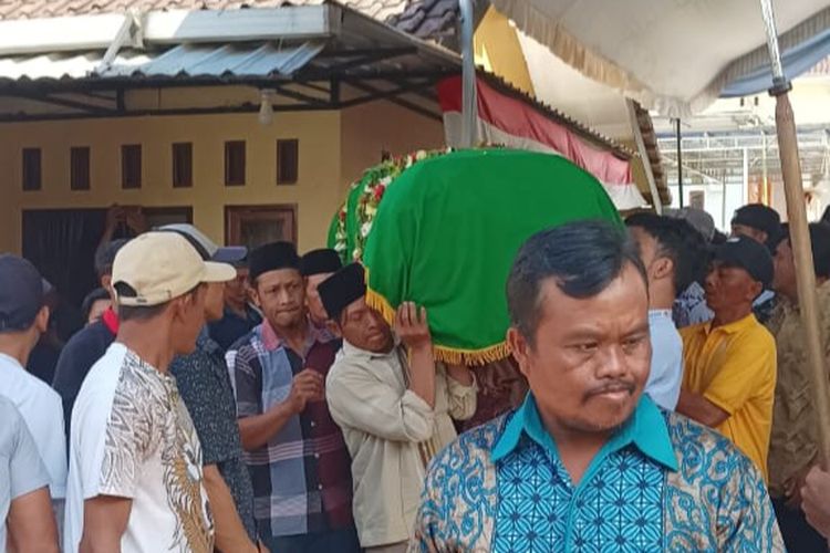 Proses pemakaman TKI asal Indonesia yang tewas di Jepang akibat tenggelam ke pantai.