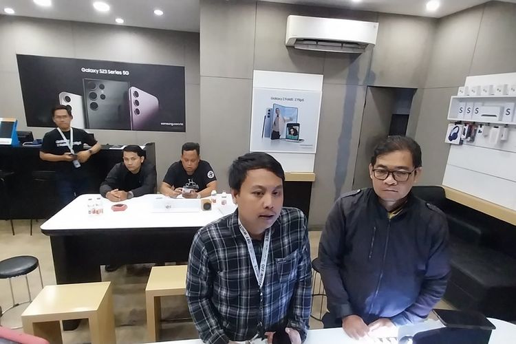 Deni (30) salahsatu karyawan konter ponsel di Tasikmalaya sekaligus korban penipuan jual beli ponsel COD di salahsatu hotel mewah Kota Tasikmalaya, Jawa Barat, Sabtu (19/8/2023).